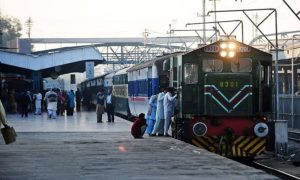 پاکستان ریلوے اربوں کی بچت کے لیے شمسی توانائی پر توجہ مرکوز کر رہا ہے!